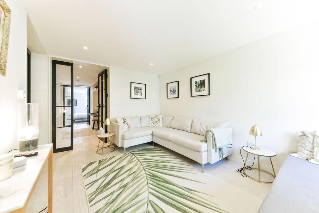 2 Rodney House, 1213 Pembridge Crescent 2 bed flat £2,817 pcm (£650 pw)