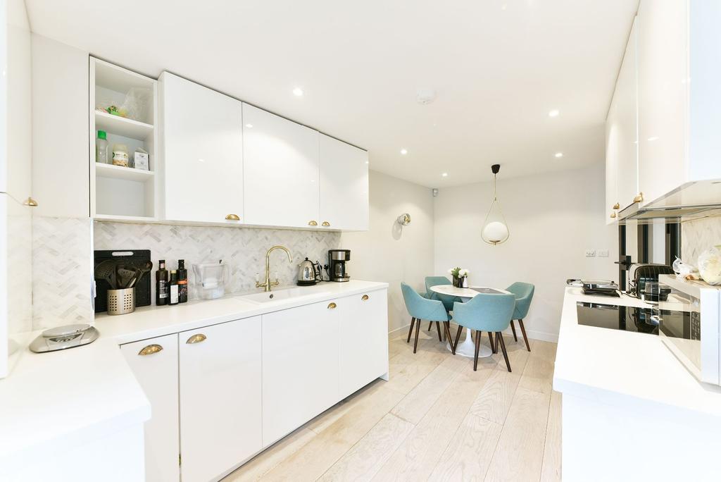 2 Rodney House, 1213 Pembridge Crescent 2 bed flat £2,817 pcm (£650 pw)