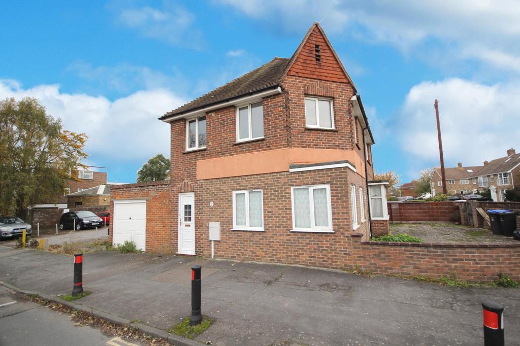 Connaught Avenue FFF, Shoreham By... 1 bed apartment £1,050 pcm (£242 pw)