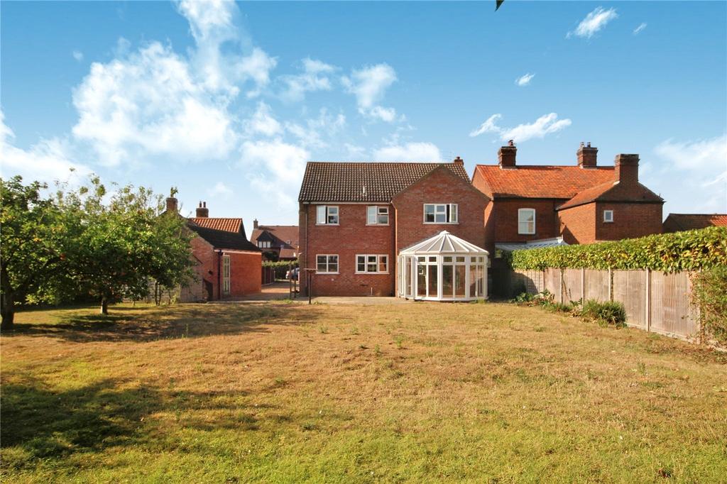 The Street, Rockland St. Mary, Norwich, Norfolk, NR14 4 bed detached