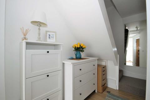 5 Hyde Walk, Morden, SM4 6LR