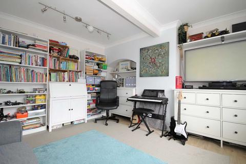 5 Hyde Walk, Morden, SM4 6LR