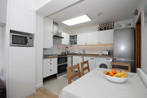 5 Hyde Walk, Morden, SM4 6LR
