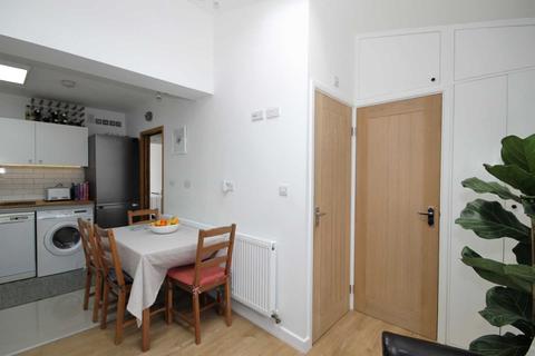 5 Hyde Walk, Morden, SM4 6LR