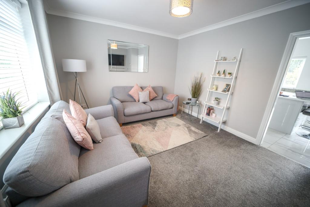 Gibbons Avenue, St. Helens, WA10 4EJ 3 bed semidetached house £180,000