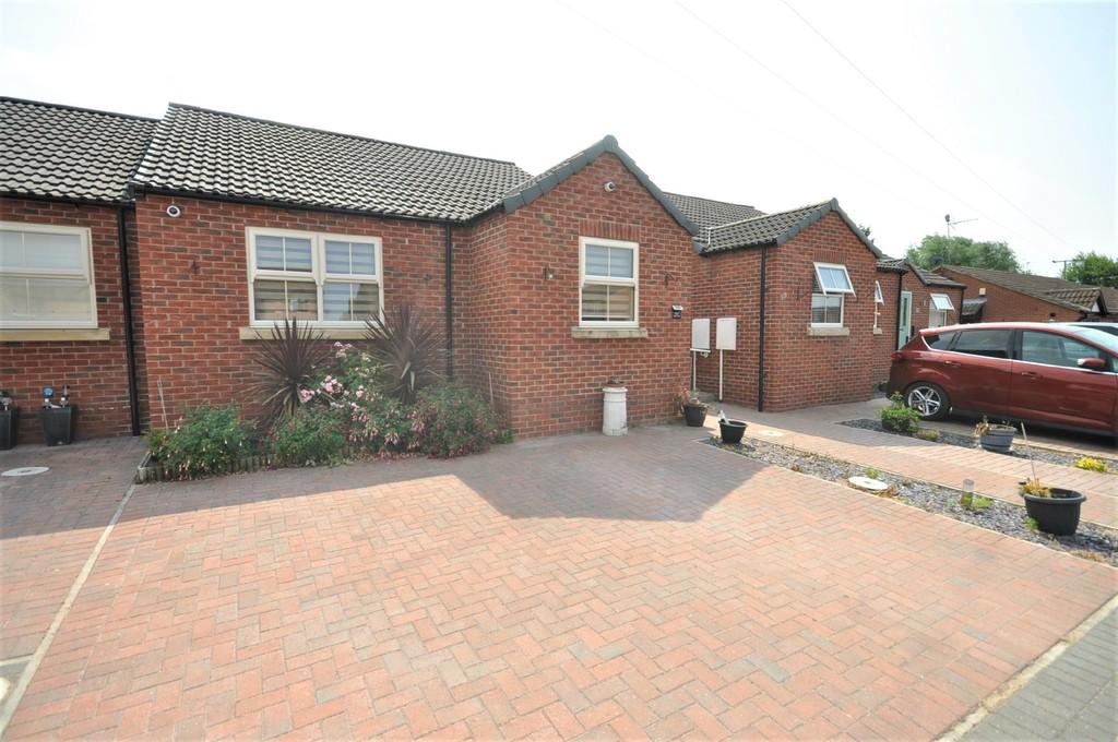 St. Road, Thorne, Doncaster, DN8 2 bed semidetached bungalow
