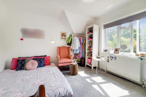 4 Fleece Road, Long Ditton, Surbiton, KT6 5JN