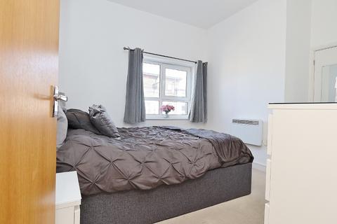 Flat 18, Brant Court Riverside Close, Romford, RM1 1EG