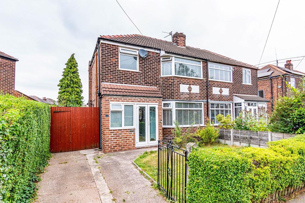 Aldermere Crescent, Flixton, Manchester, M41 3 bed semidetached house