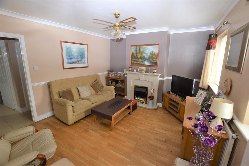 Springfield Close, Croxley Green... 3 bed semidetached house £550,000