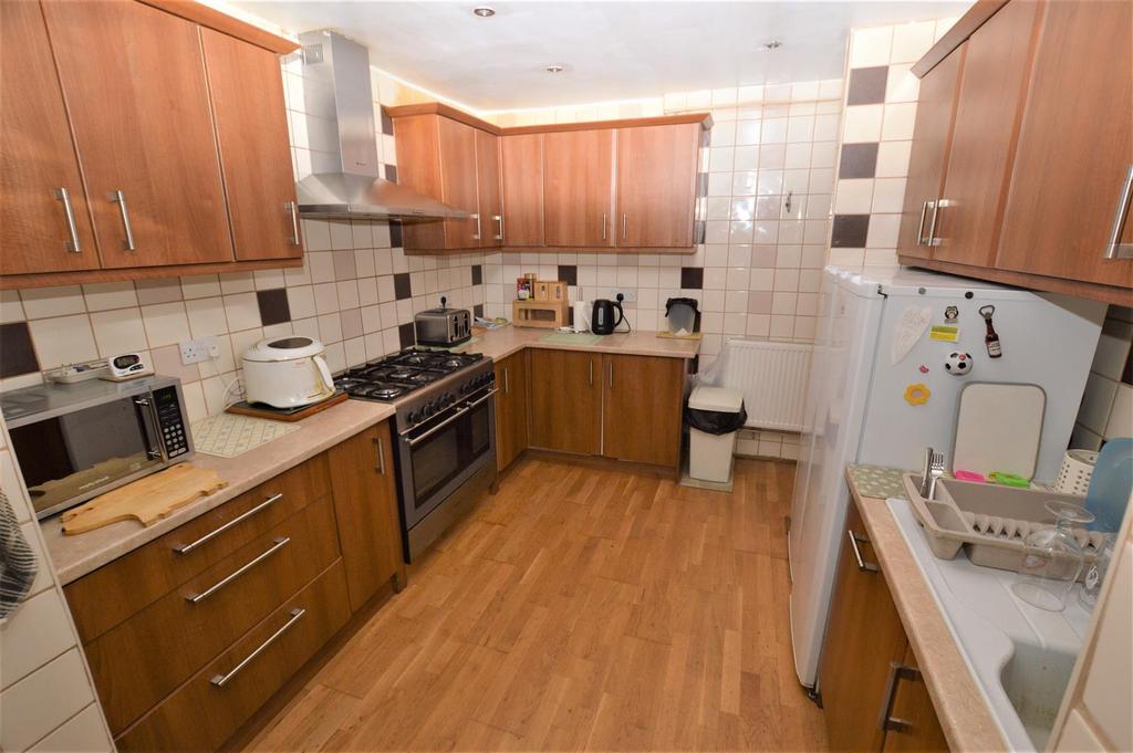Springfield Close, Croxley Green... 3 bed semidetached house £550,000