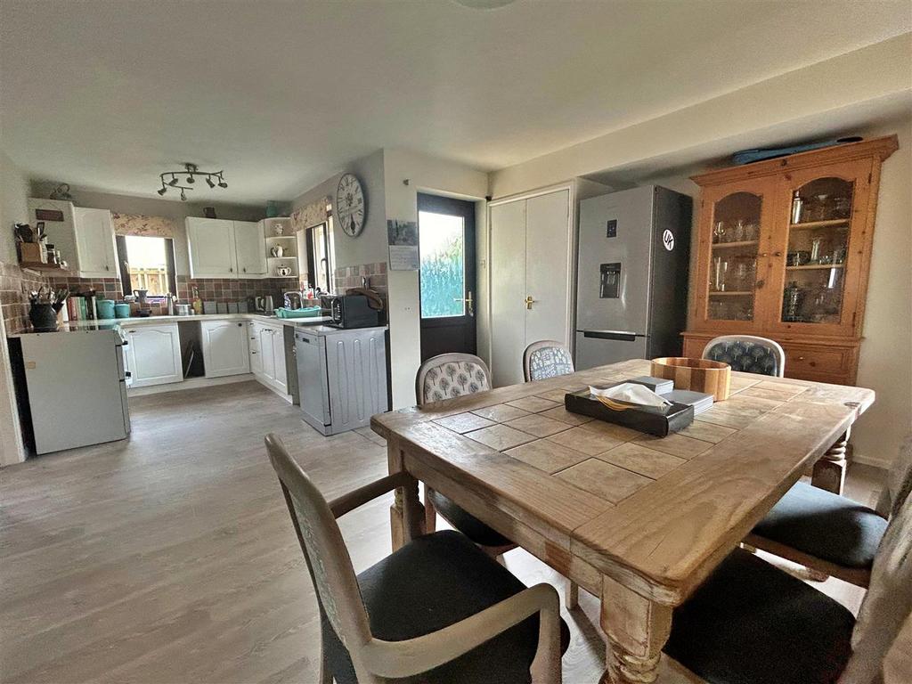 Dining Room 2.JPG