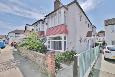 2 bedroom flat to rent - Maple Avenue, Leigh-On-Sea