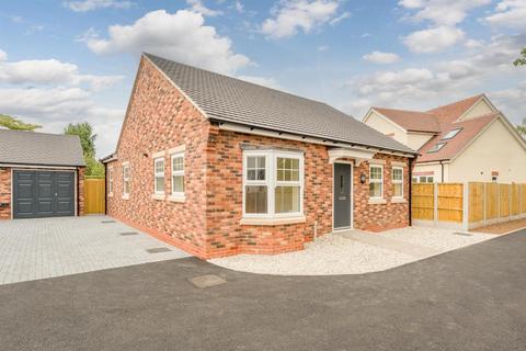 2 bedroom detached bungalow for sale, Wolverhampton Road, Kingswinford, DY6 7HY