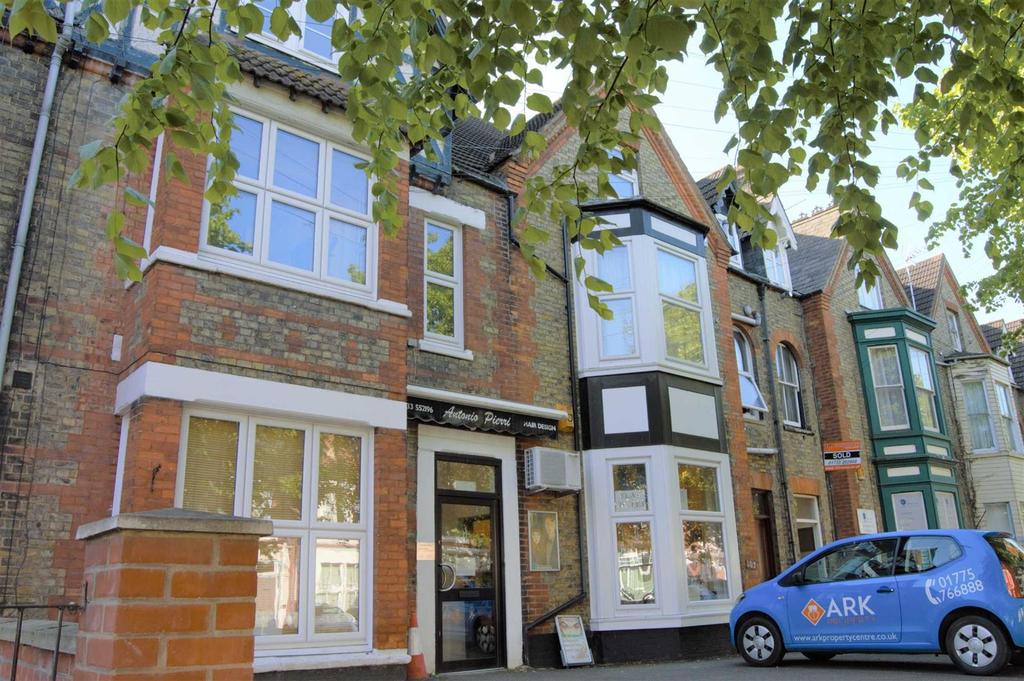 Park Road, Peterborough Property £435 pcm (£100 pw)