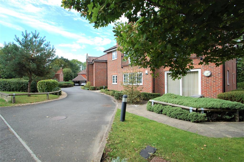 The Causeway, Petersfield 2 bed flat £975 pcm (£225 pw)
