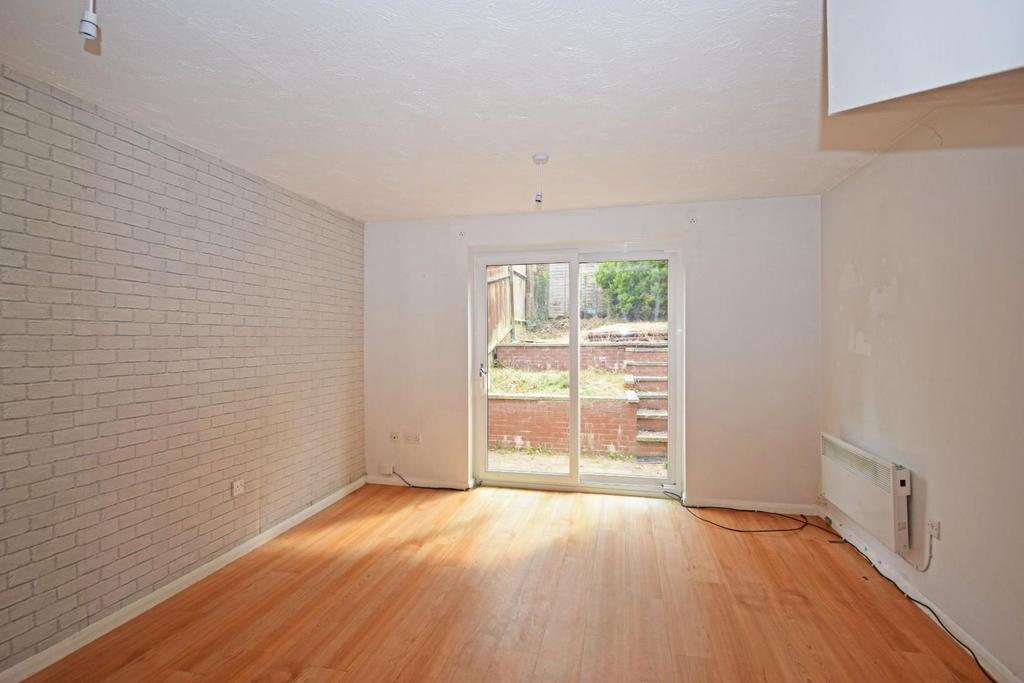 5 Bengrove Close, living a.jpg