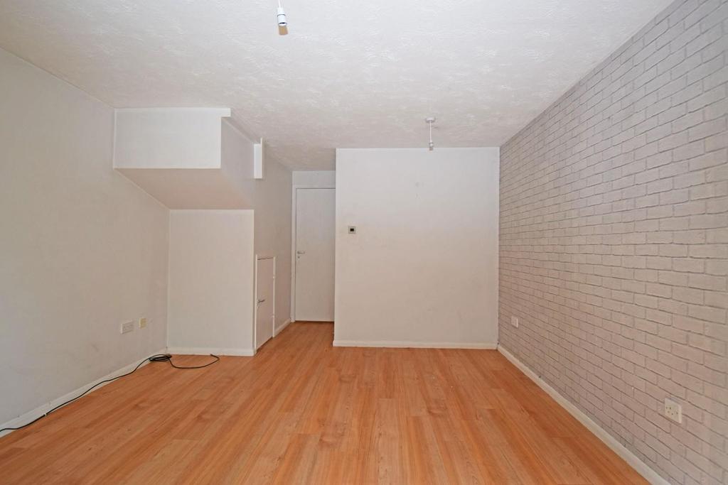 5 Bengrove Close, living b.jpg