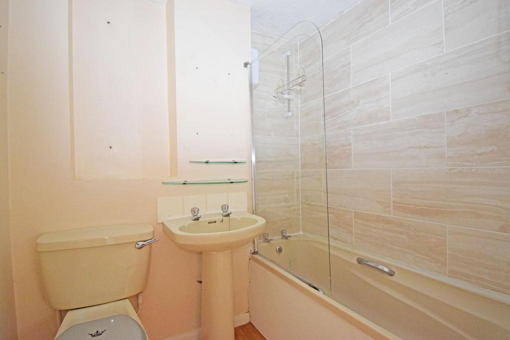 5 Bengrove Close, bathroom.jpg