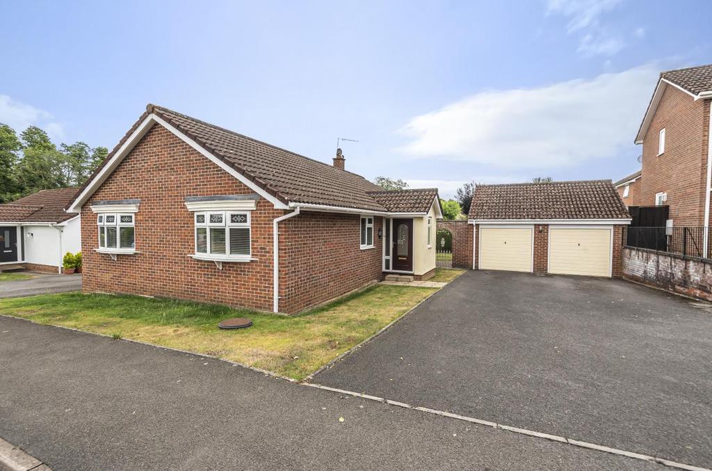 Foyle Road, Valley Park, Chandler's Ford 3 bed detached bungalow for