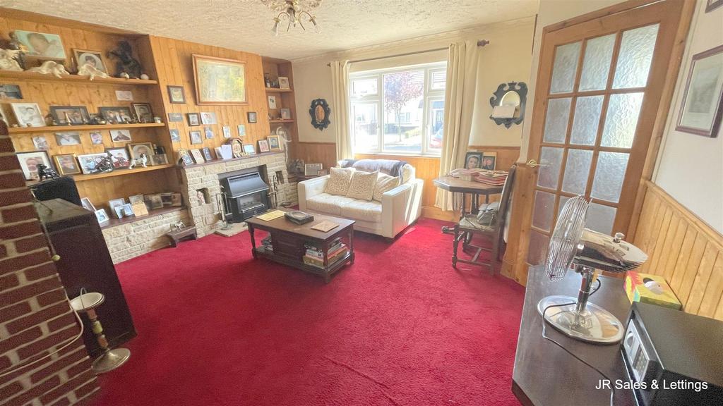 Goffs Oak Avenue, Goffs Oak 3 bed terraced house £434,995