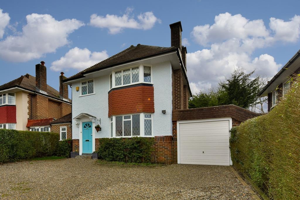 Great Tattenhams, Epsom 3 bed detached house for sale £700,000