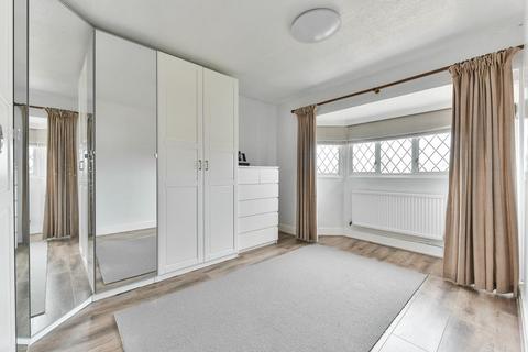 119 Great Tattenhams, Epsom, KT18 5RB