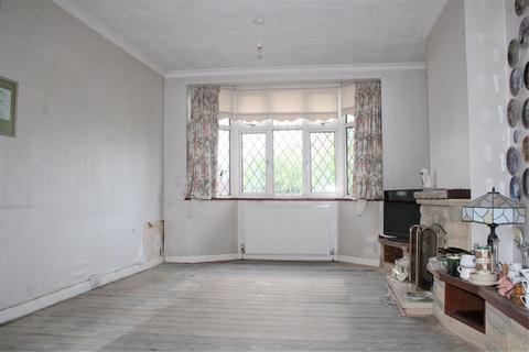 43 The Glade, Epsom, KT17 2HL