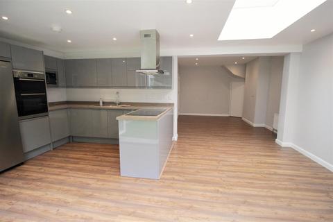 15 Beaufort Way, Ewell, Epsom, KT17 2PS