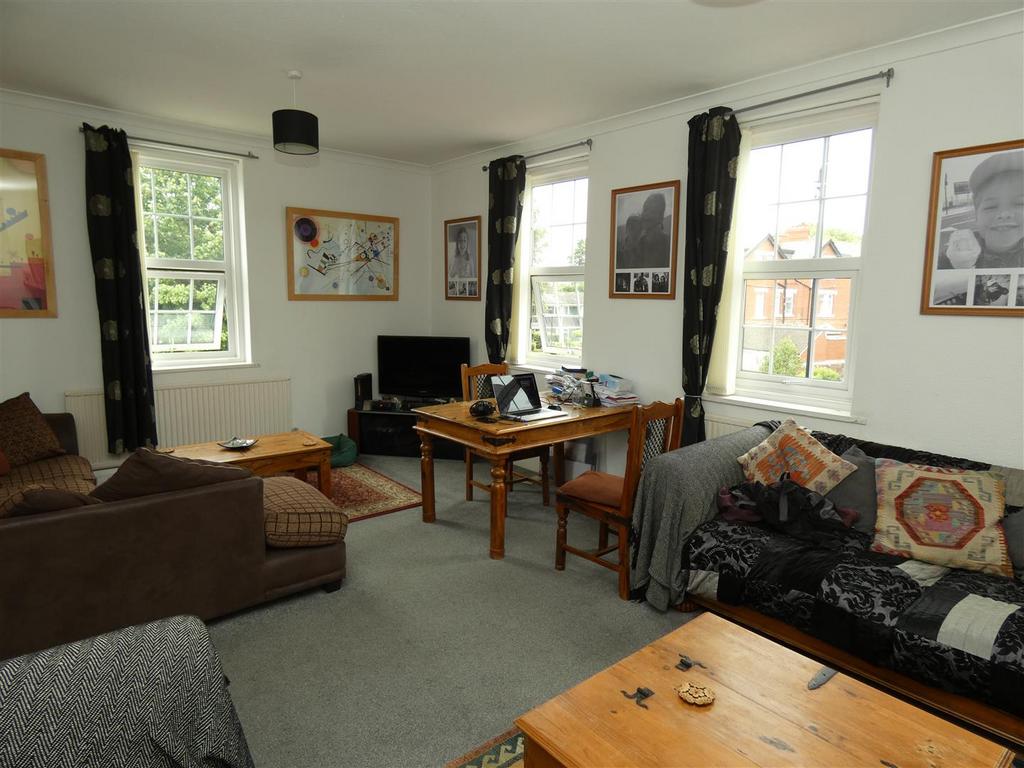 Seaton Crescent, Monkseaton 4 bed apartment for sale £195,000