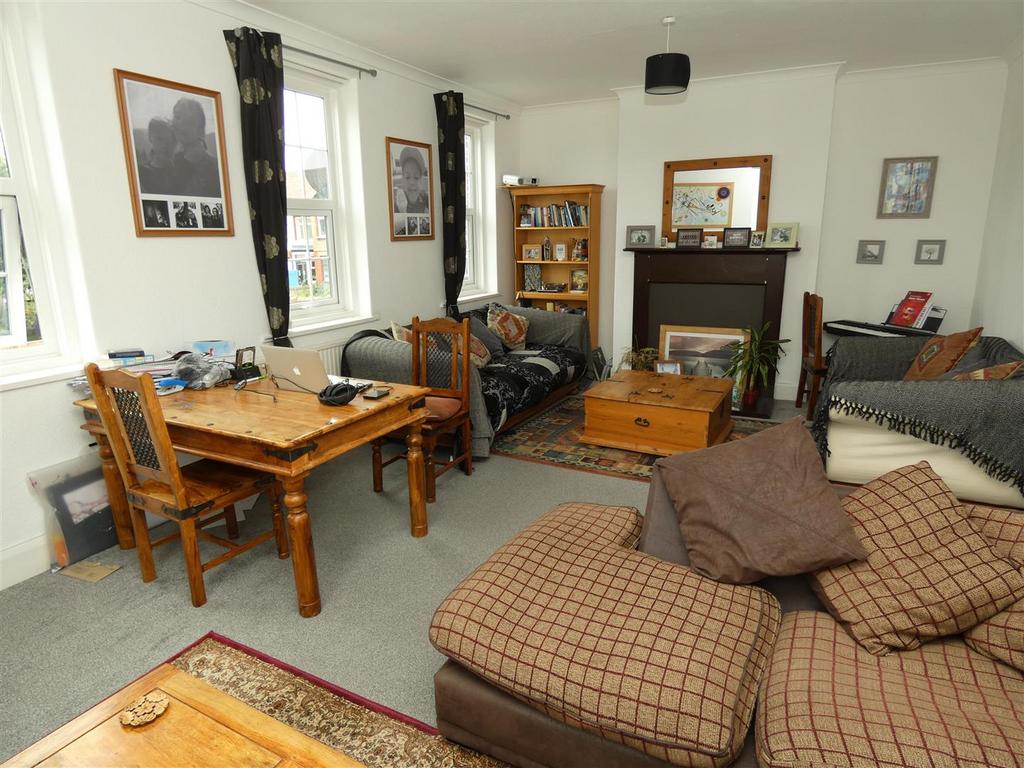 Seaton Crescent, Monkseaton 4 bed apartment £195,000