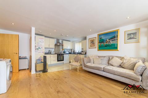 2 bedroom flat for sale, Liberty Court, Great North Way, London NW4