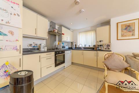2 bedroom flat for sale, Liberty Court, Great North Way, London NW4