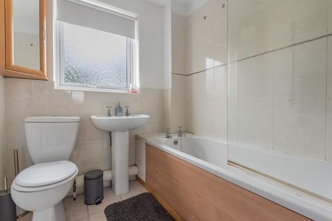 23 Bakers Field, Lyneham, Chippenham, SN15 4NN
