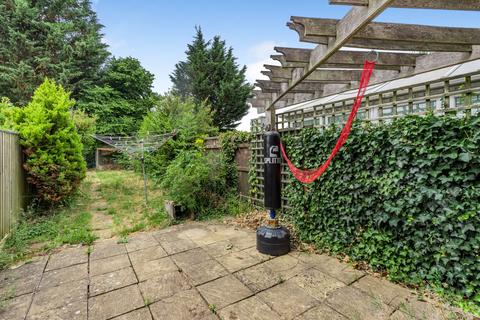 23 Bakers Field, Lyneham, Chippenham, SN15 4NN