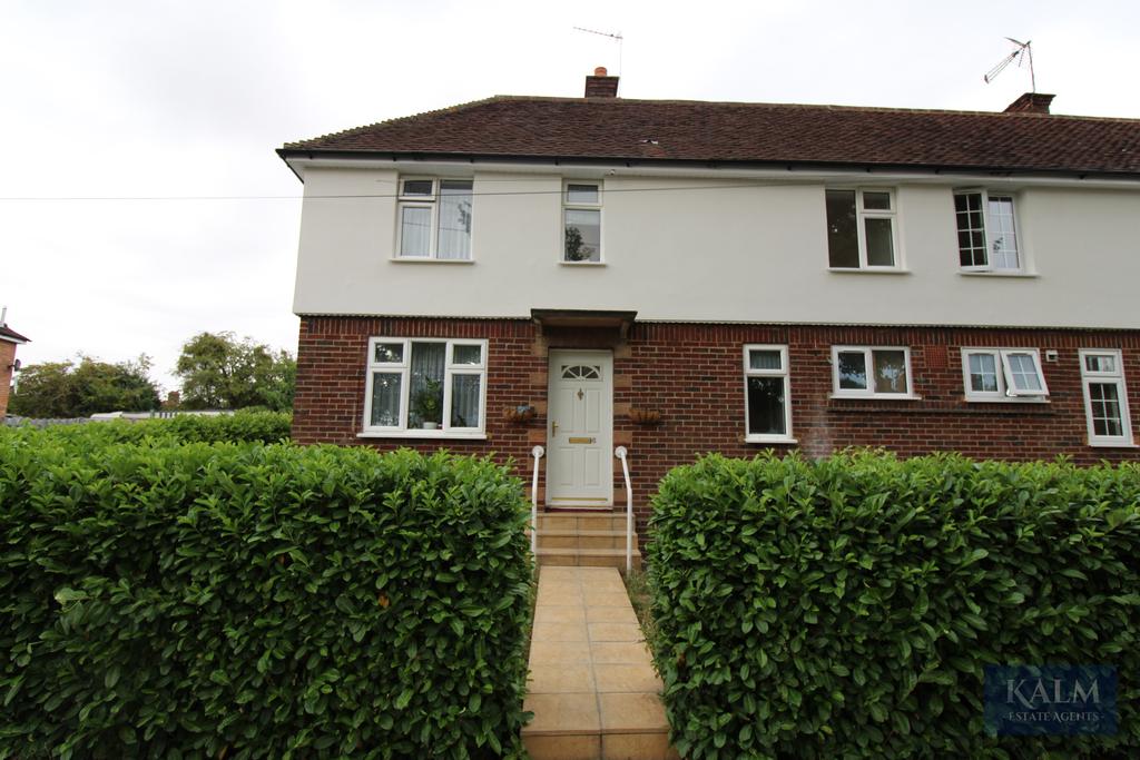 Bursland, Letchworth Garden City SG6 3 bed semidetached house £1,300