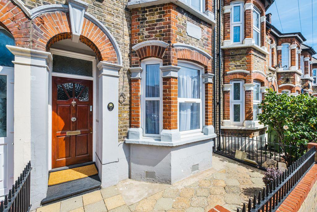 Holland Road, Stratford, London E15 3BP 3 bed terraced house £2,300