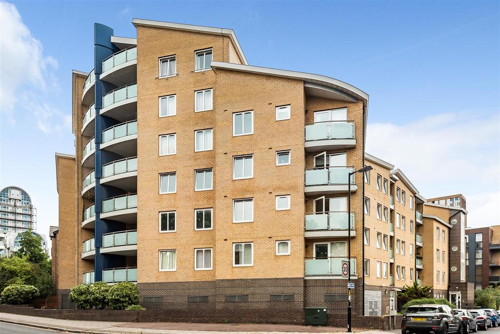 Yeoman Street, Surrey Quays 3 bed penthouse £750,000