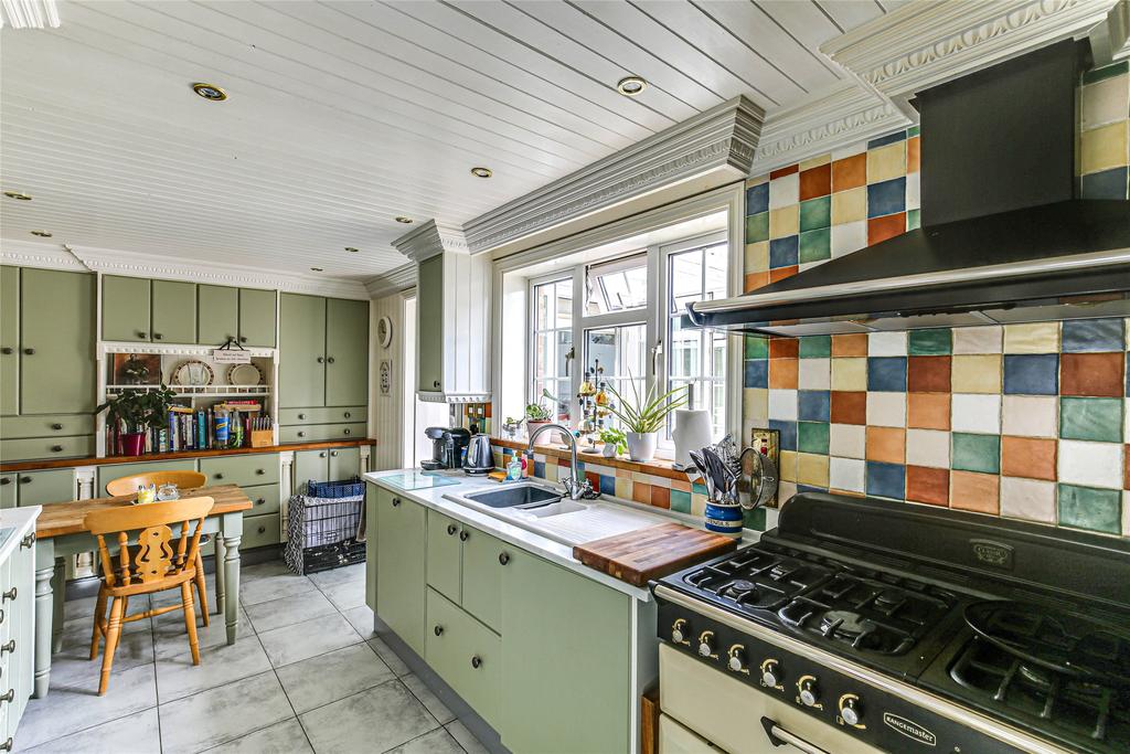 Ockleys Mead, Godstone, Surrey, RH9 3 bed semidetached house £470,000