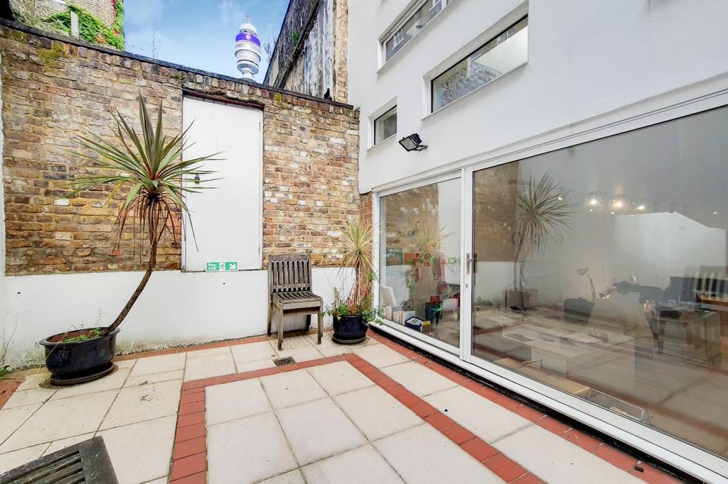 16 Patio0.jpg