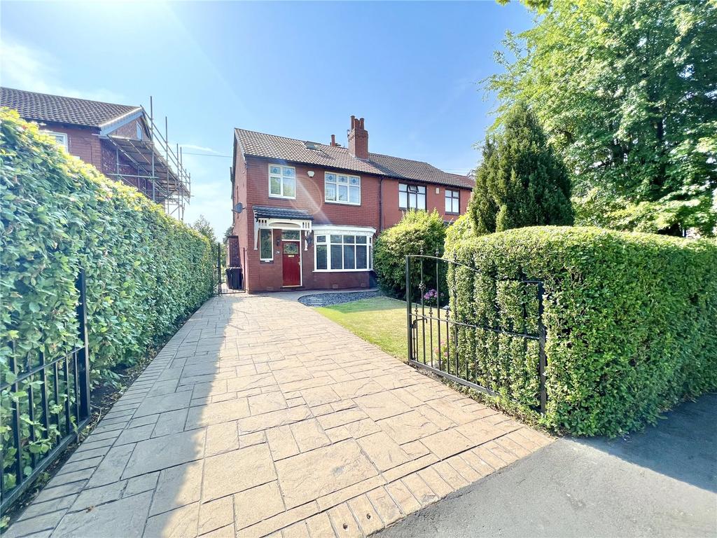 Dialstone Lane, Great Moor, Stockport, SK2 3 bed semidetached house for sale £375,000