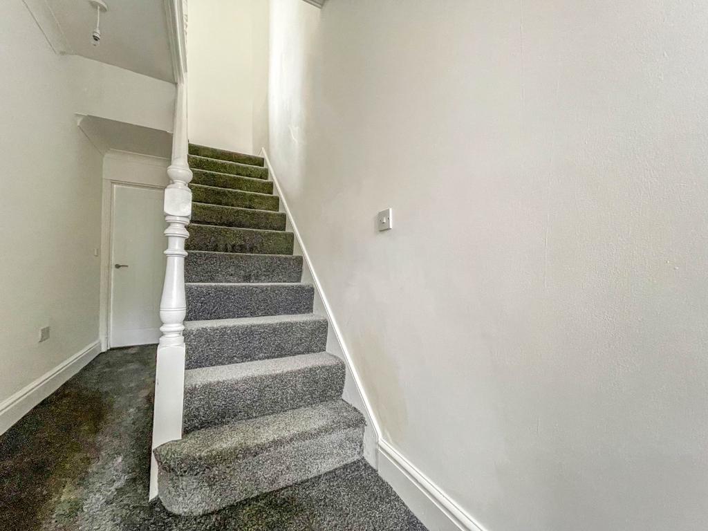 Loughor Road, Gorseinon, Swansea... 3 bed semidetached house £185,000