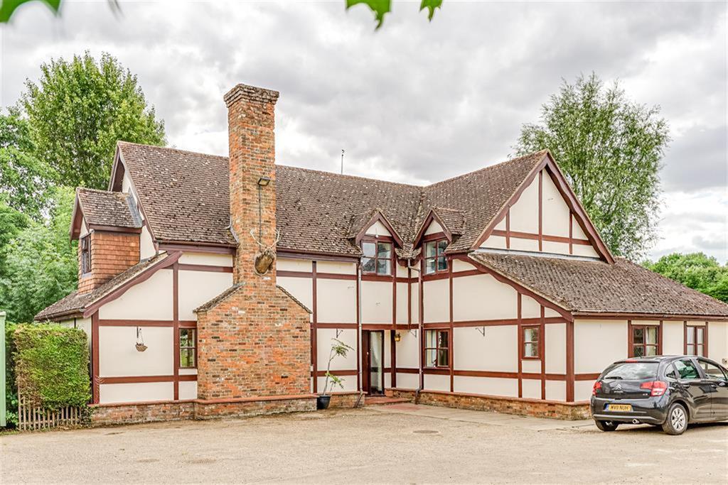 Baldock Road, Buntingford, SG9 9RH 6 bed detached house £3,000 pcm (£