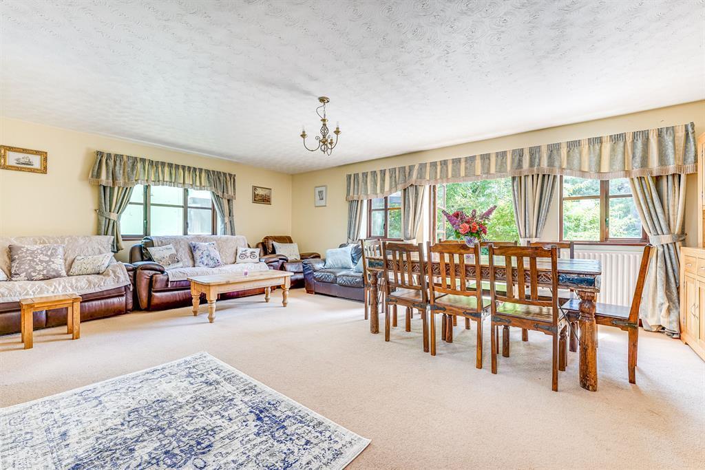 Baldock Road, Buntingford, SG9 9RH 6 bed detached house £3,000 pcm (£