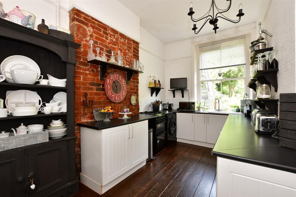 Kitchen/ Breakfast Room