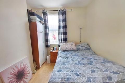 1 bedroom flat for sale, Harvey Road, London E11
