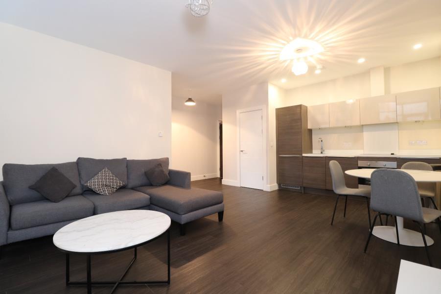 PARK HOUSE, DAWSONS SQUARE, PUDSEY, LS28 5EZ 2 bed apartment £900 pcm