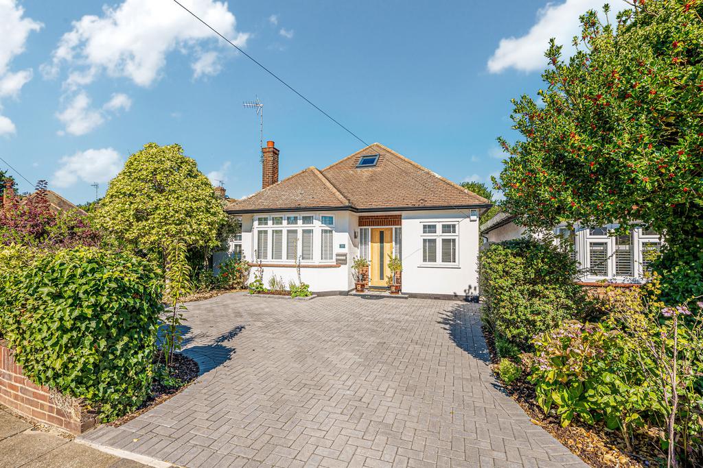 Winsford Gardens, Westcliffonsea, SS0 4 bed bungalow £625,000