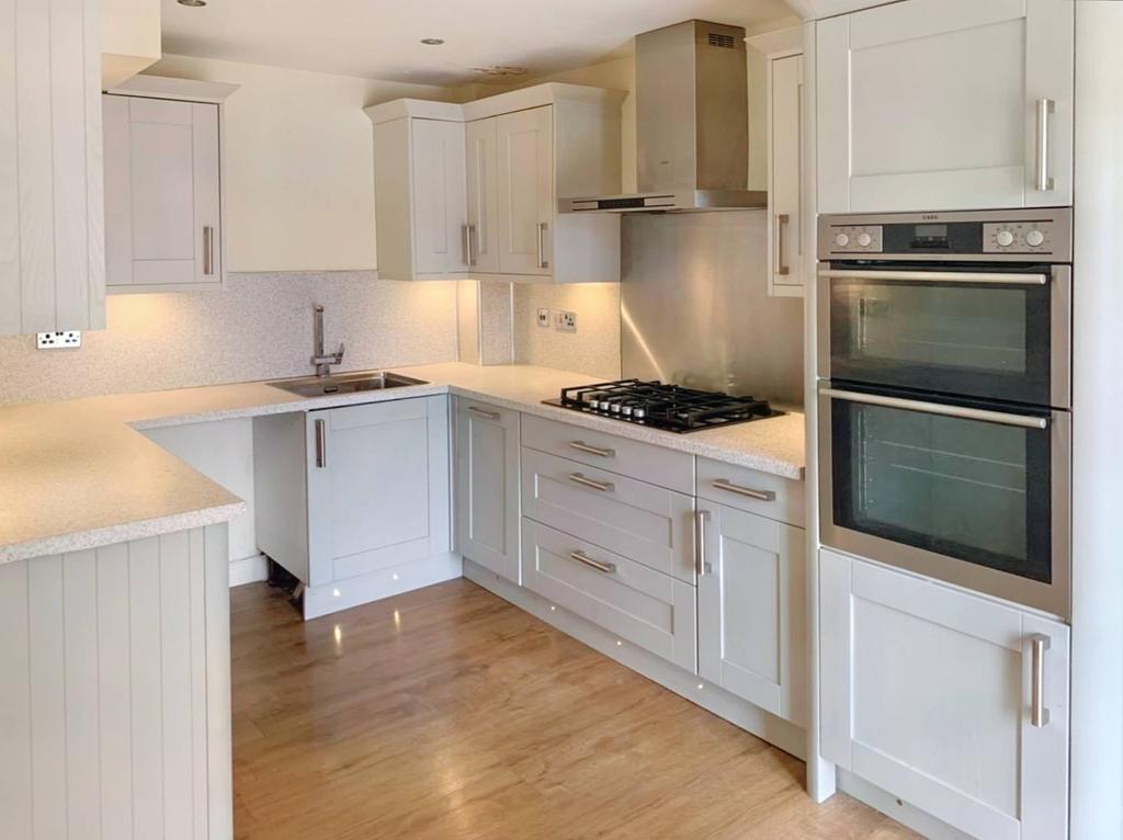 Longton Road, Burnley BB12 2 bed semidetached house £625 pcm (£144 pw)