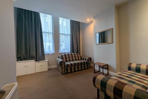 1 bedroom flat to rent, Bruntsfield Avenue, Bruntsfield, Edinburgh, EH10